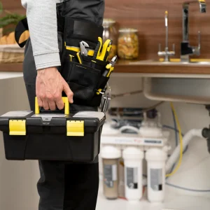 service-maintenance-worker-repairing_11zon